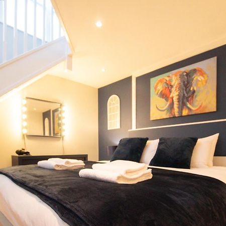 Lord Street - 2 Beautiful Apartments - Sleep Up To 14 Guests - By Rework Accommodation Chester Extérieur photo