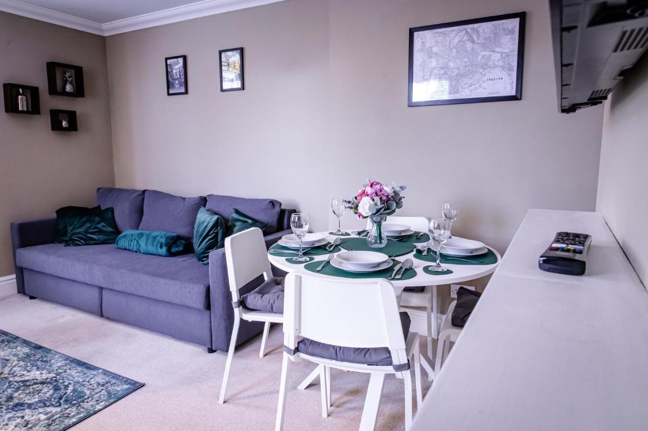 Lord Street - 2 Beautiful Apartments - Sleep Up To 14 Guests - By Rework Accommodation Chester Extérieur photo