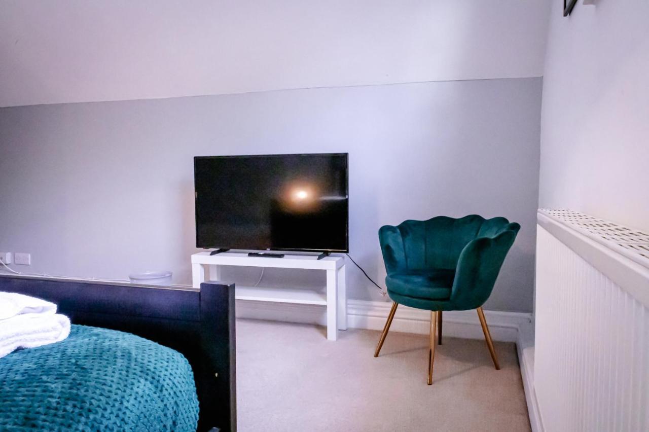 Lord Street - 2 Beautiful Apartments - Sleep Up To 14 Guests - By Rework Accommodation Chester Extérieur photo
