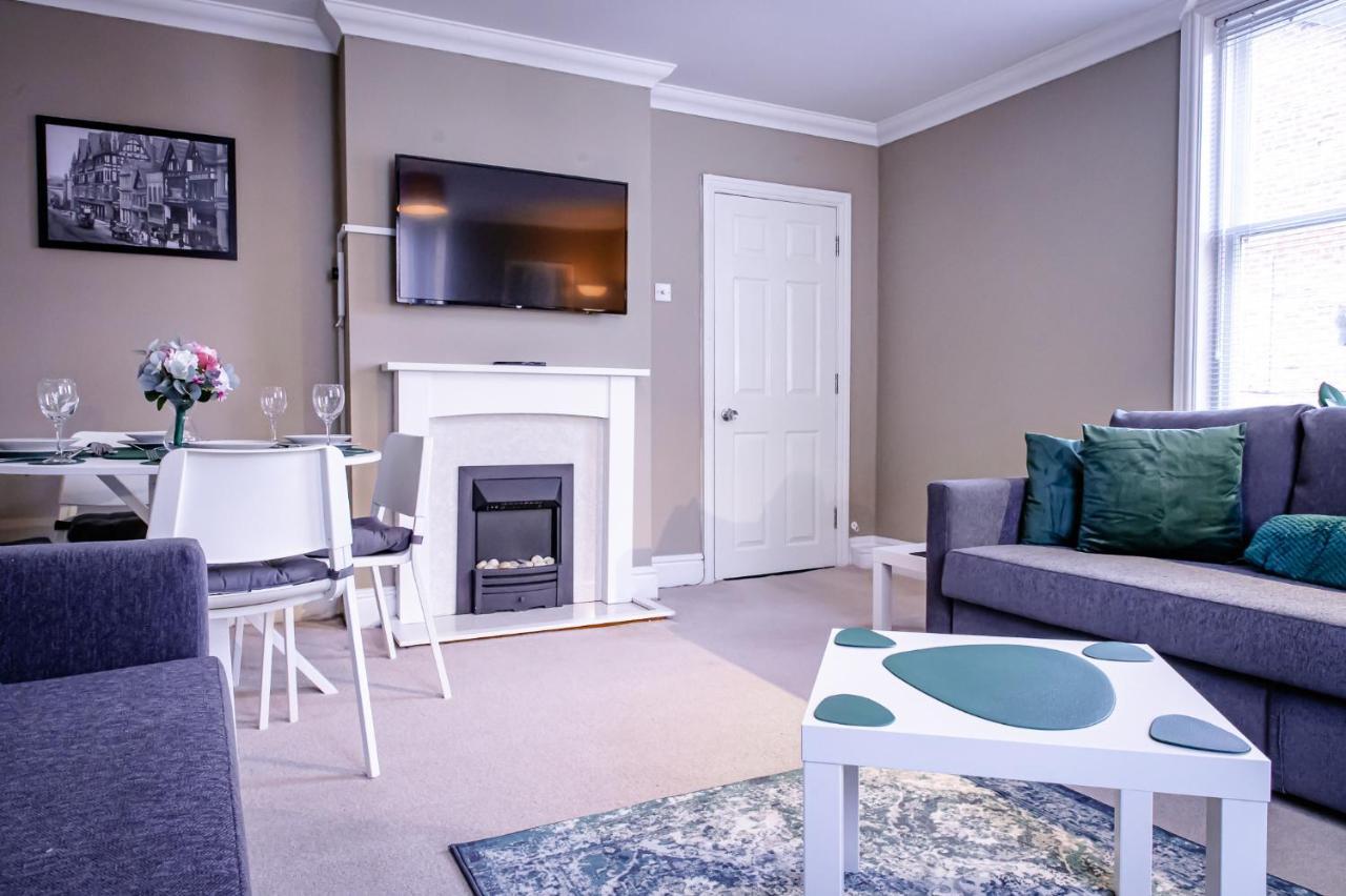 Lord Street - 2 Beautiful Apartments - Sleep Up To 14 Guests - By Rework Accommodation Chester Extérieur photo