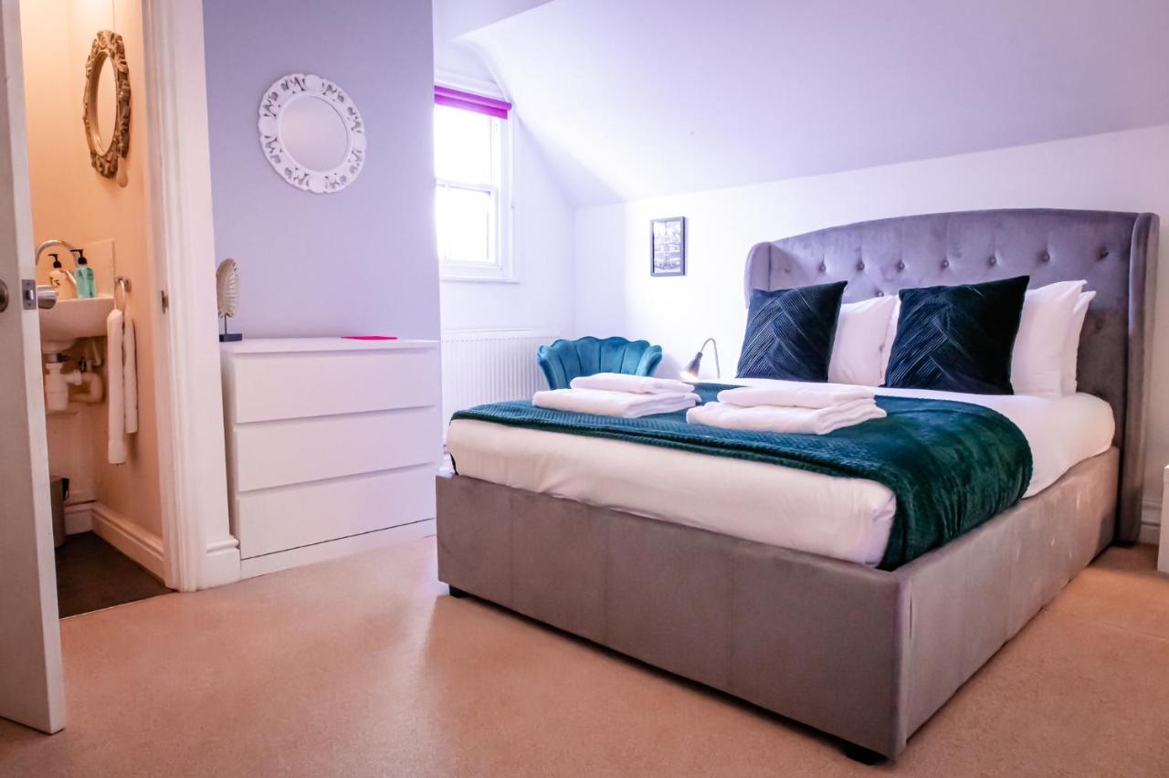 Lord Street - 2 Beautiful Apartments - Sleep Up To 14 Guests - By Rework Accommodation Chester Extérieur photo