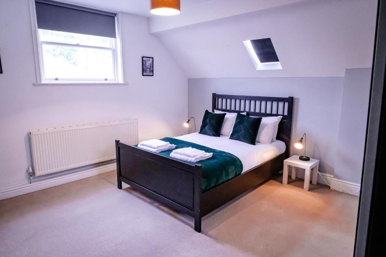 Lord Street - 2 Beautiful Apartments - Sleep Up To 14 Guests - By Rework Accommodation Chester Extérieur photo