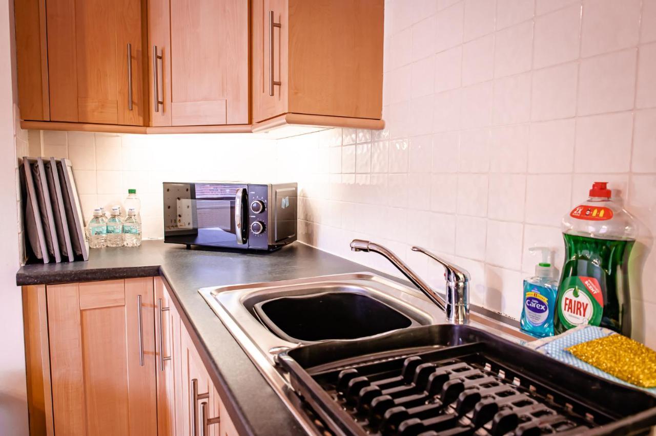 Lord Street - 2 Beautiful Apartments - Sleep Up To 14 Guests - By Rework Accommodation Chester Extérieur photo