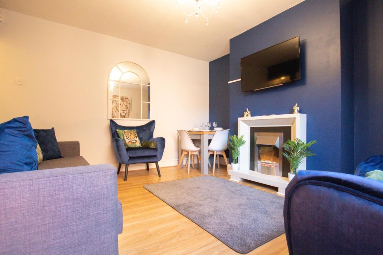 Lord Street - 2 Beautiful Apartments - Sleep Up To 14 Guests - By Rework Accommodation Chester Extérieur photo