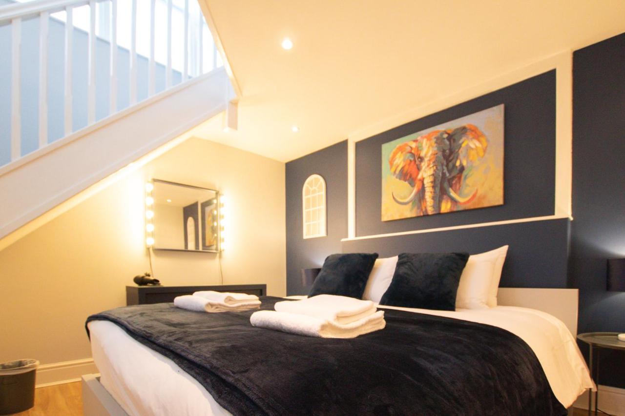 Lord Street - 2 Beautiful Apartments - Sleep Up To 14 Guests - By Rework Accommodation Chester Extérieur photo