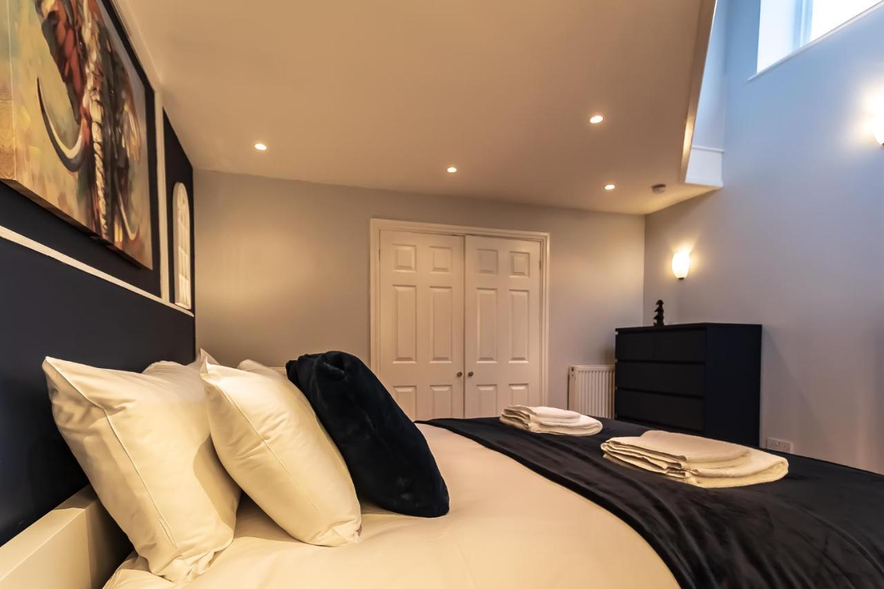 Lord Street - 2 Beautiful Apartments - Sleep Up To 14 Guests - By Rework Accommodation Chester Extérieur photo