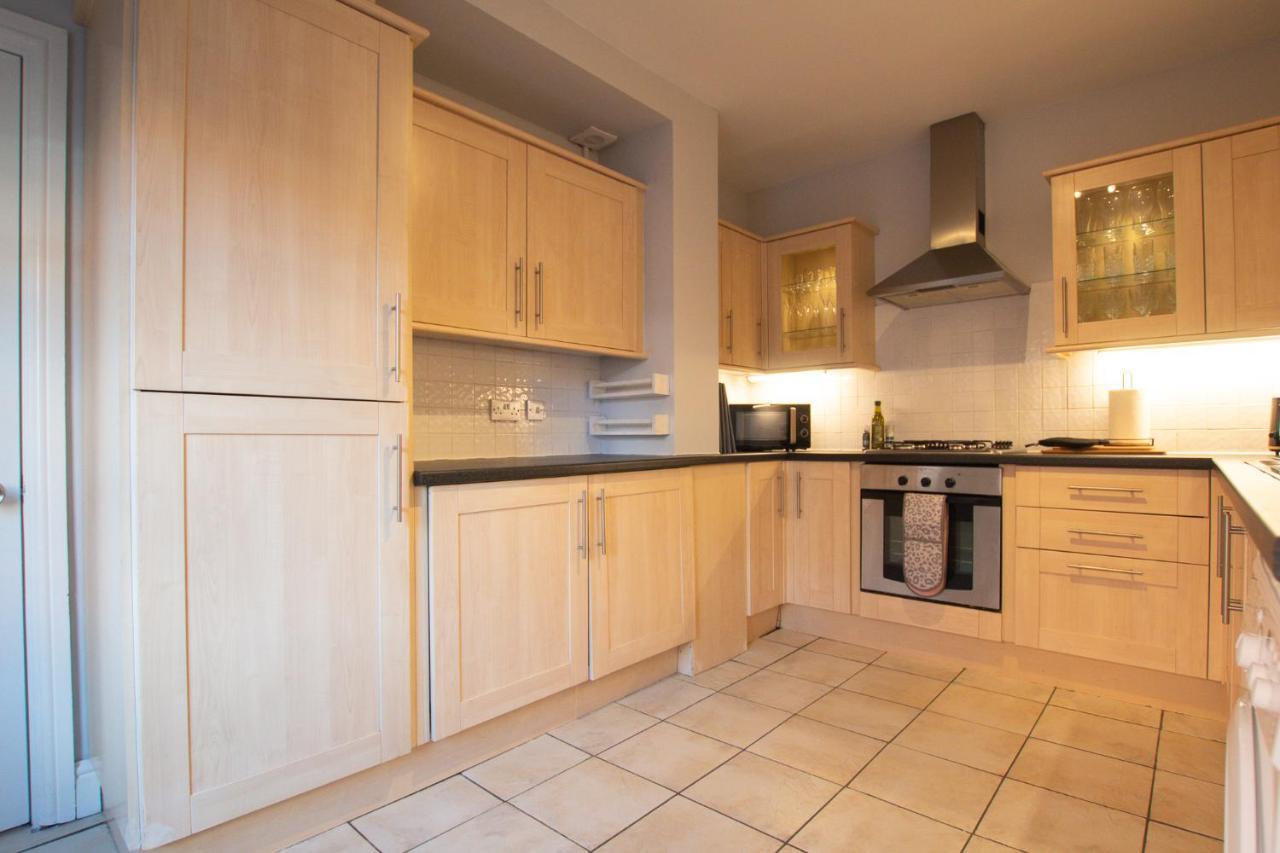 Lord Street - 2 Beautiful Apartments - Sleep Up To 14 Guests - By Rework Accommodation Chester Extérieur photo