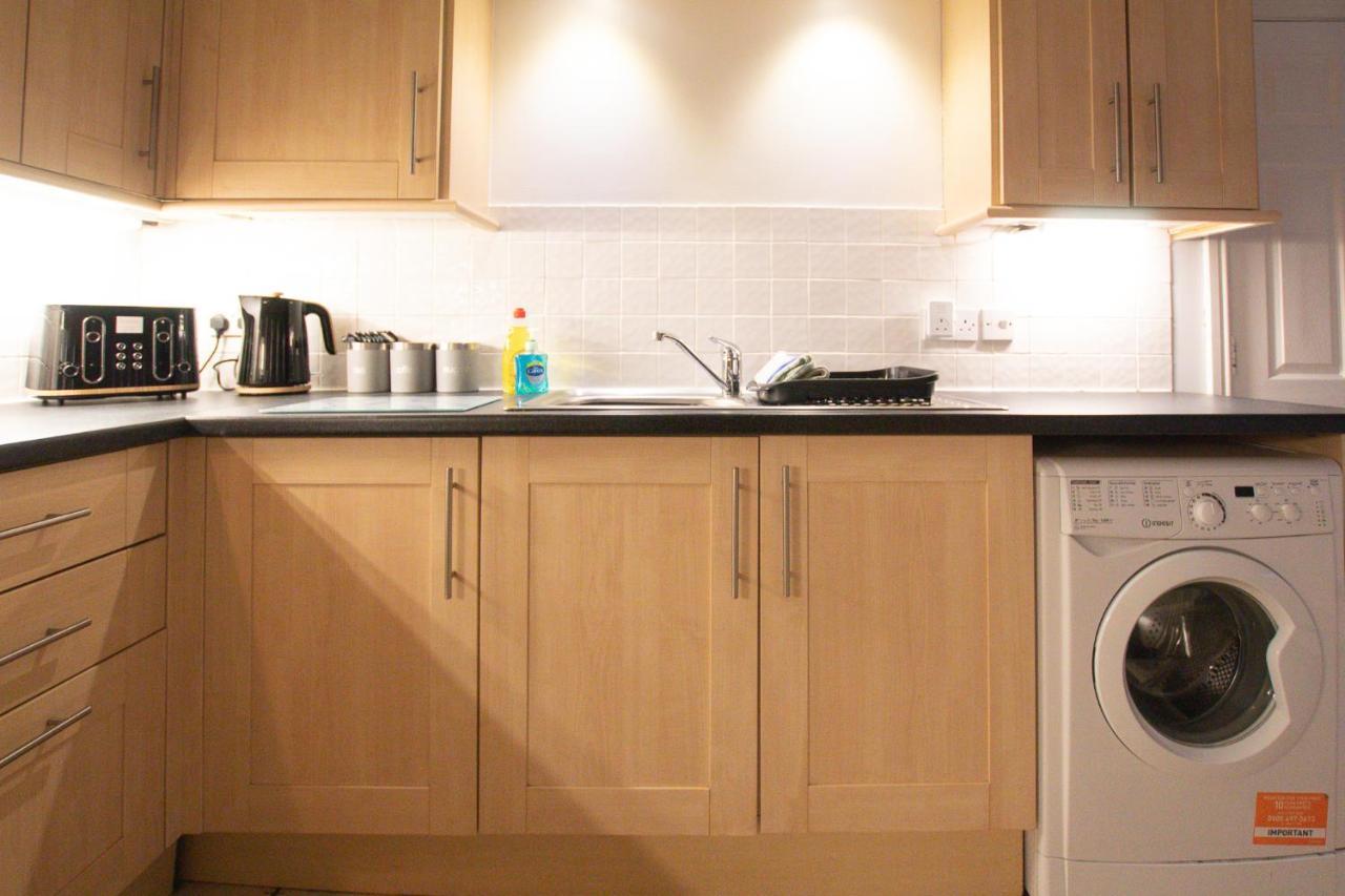 Lord Street - 2 Beautiful Apartments - Sleep Up To 14 Guests - By Rework Accommodation Chester Extérieur photo