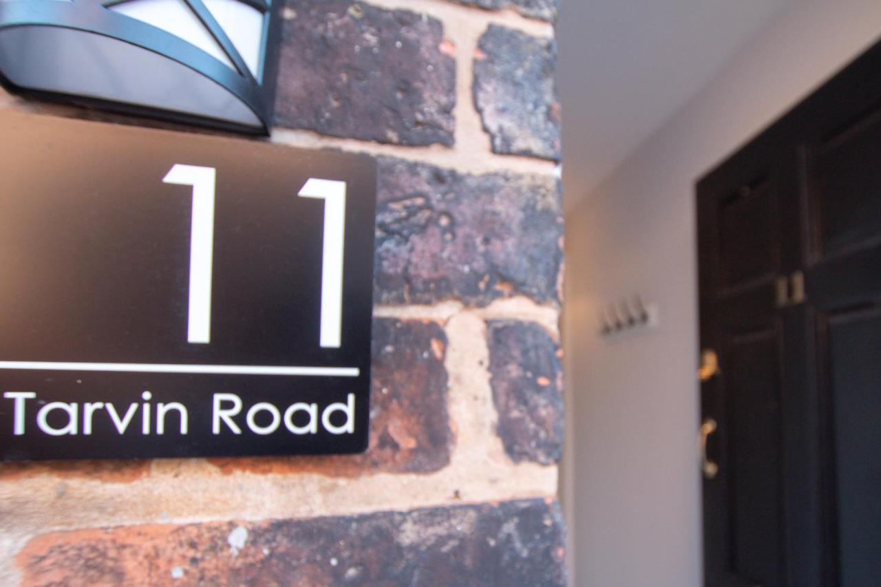 Lord Street - 2 Beautiful Apartments - Sleep Up To 14 Guests - By Rework Accommodation Chester Extérieur photo
