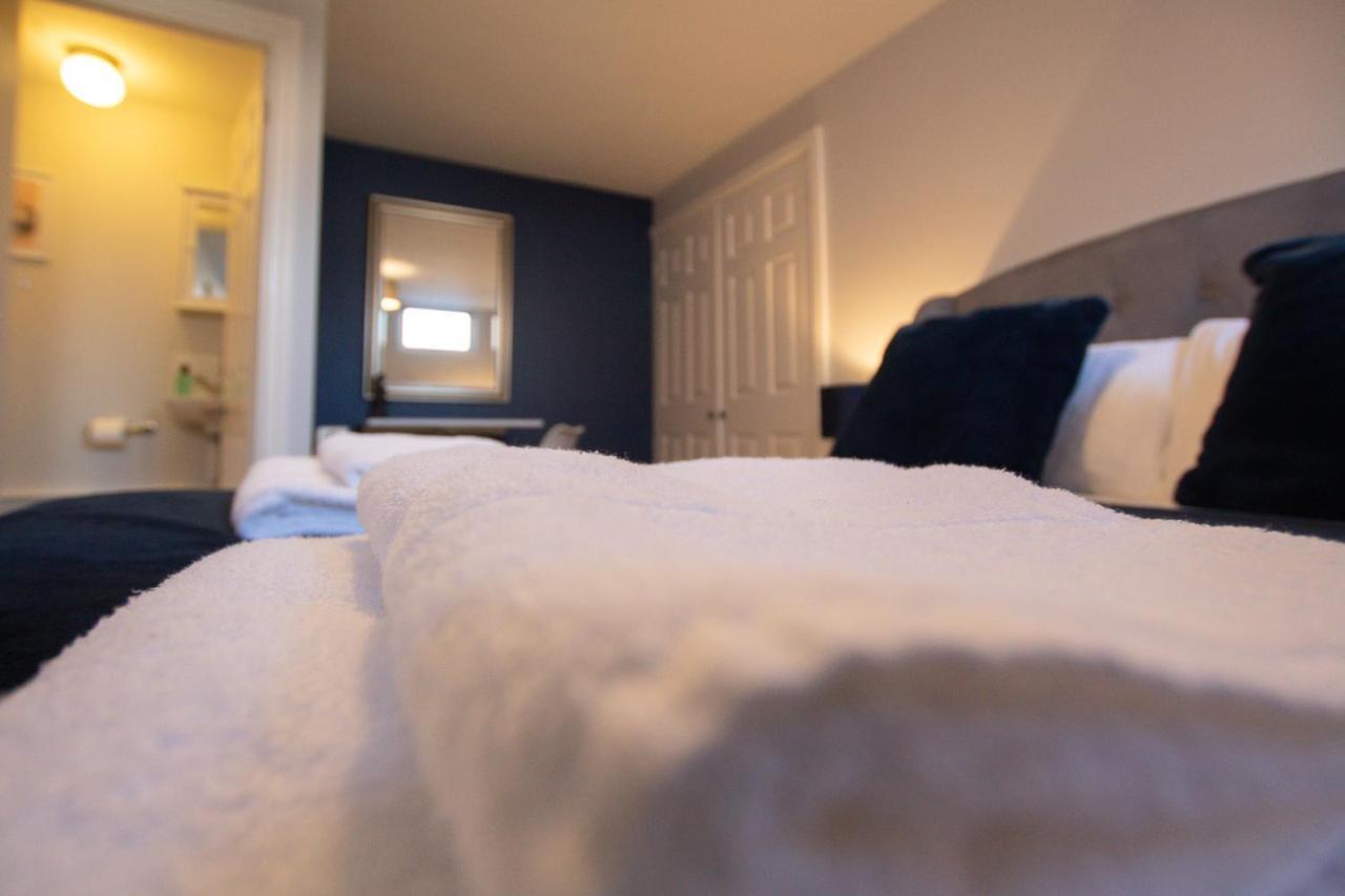 Lord Street - 2 Beautiful Apartments - Sleep Up To 14 Guests - By Rework Accommodation Chester Extérieur photo