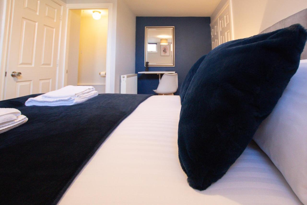 Lord Street - 2 Beautiful Apartments - Sleep Up To 14 Guests - By Rework Accommodation Chester Extérieur photo