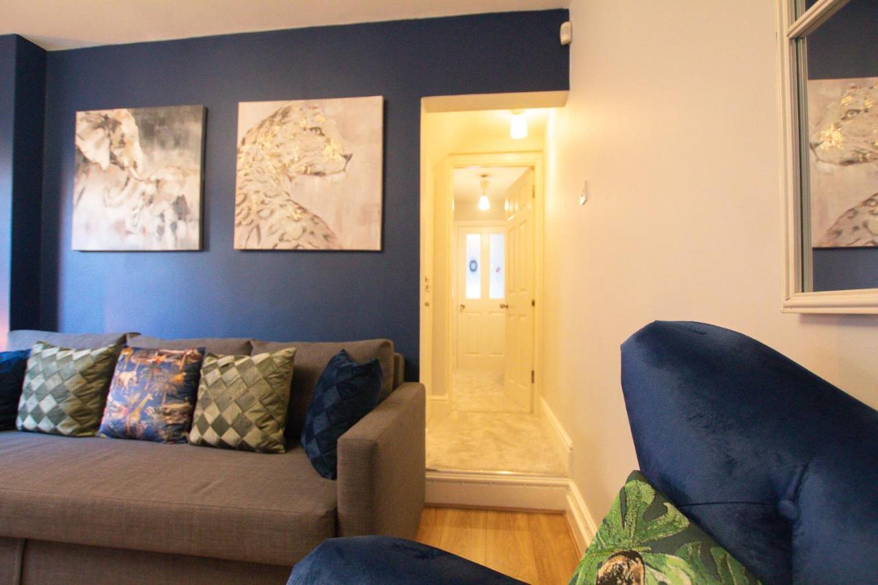 Lord Street - 2 Beautiful Apartments - Sleep Up To 14 Guests - By Rework Accommodation Chester Extérieur photo
