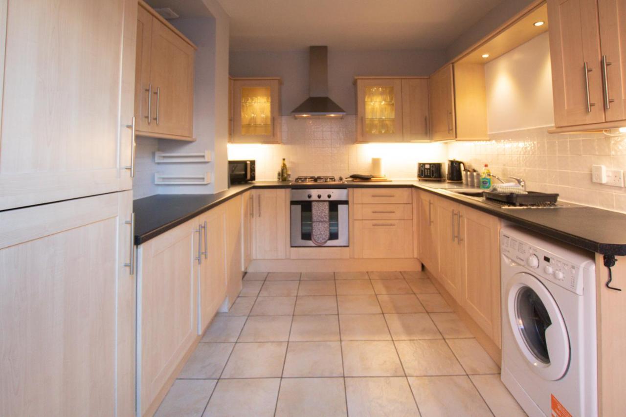Lord Street - 2 Beautiful Apartments - Sleep Up To 14 Guests - By Rework Accommodation Chester Extérieur photo