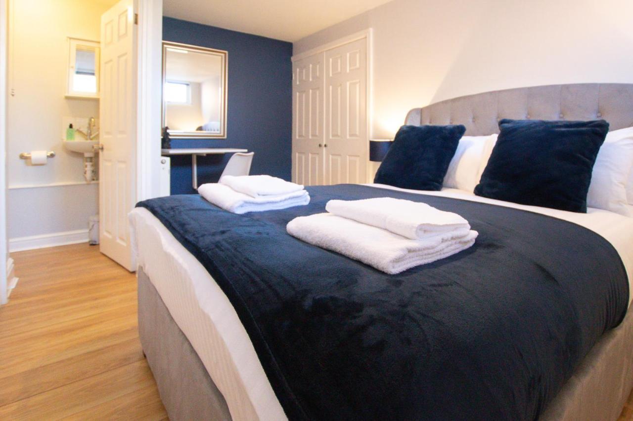 Lord Street - 2 Beautiful Apartments - Sleep Up To 14 Guests - By Rework Accommodation Chester Extérieur photo