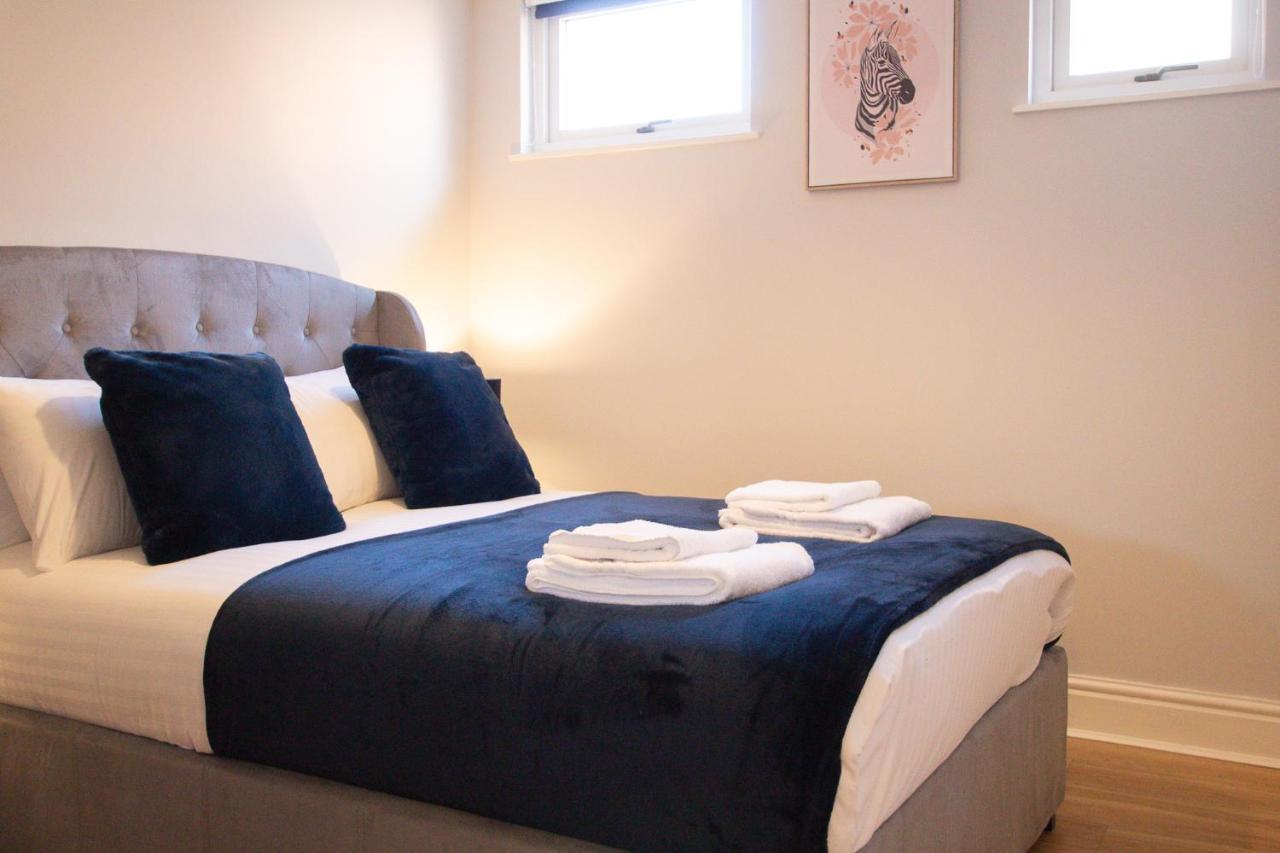 Lord Street - 2 Beautiful Apartments - Sleep Up To 14 Guests - By Rework Accommodation Chester Extérieur photo