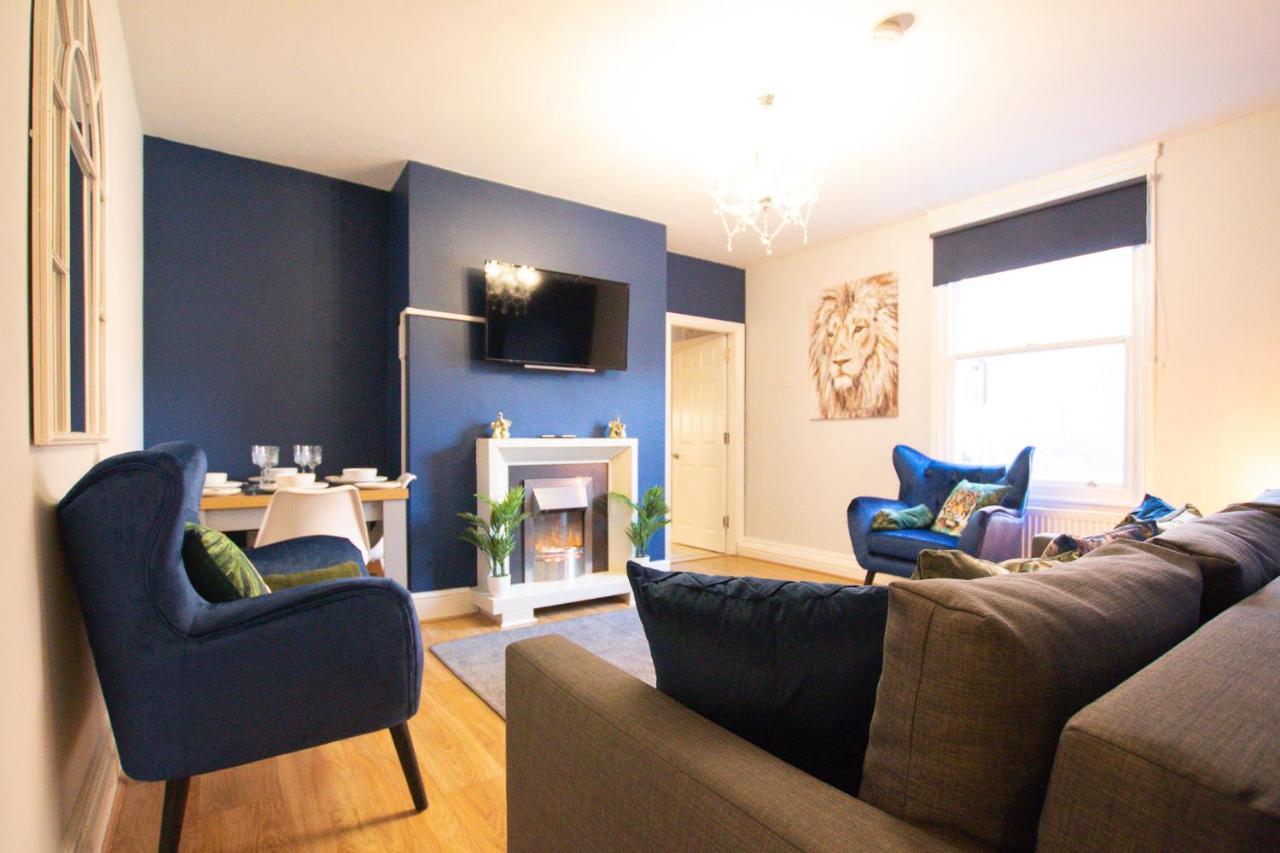 Lord Street - 2 Beautiful Apartments - Sleep Up To 14 Guests - By Rework Accommodation Chester Extérieur photo