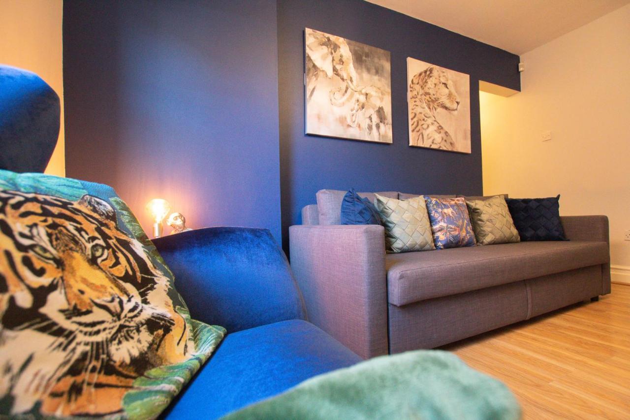 Lord Street - 2 Beautiful Apartments - Sleep Up To 14 Guests - By Rework Accommodation Chester Extérieur photo